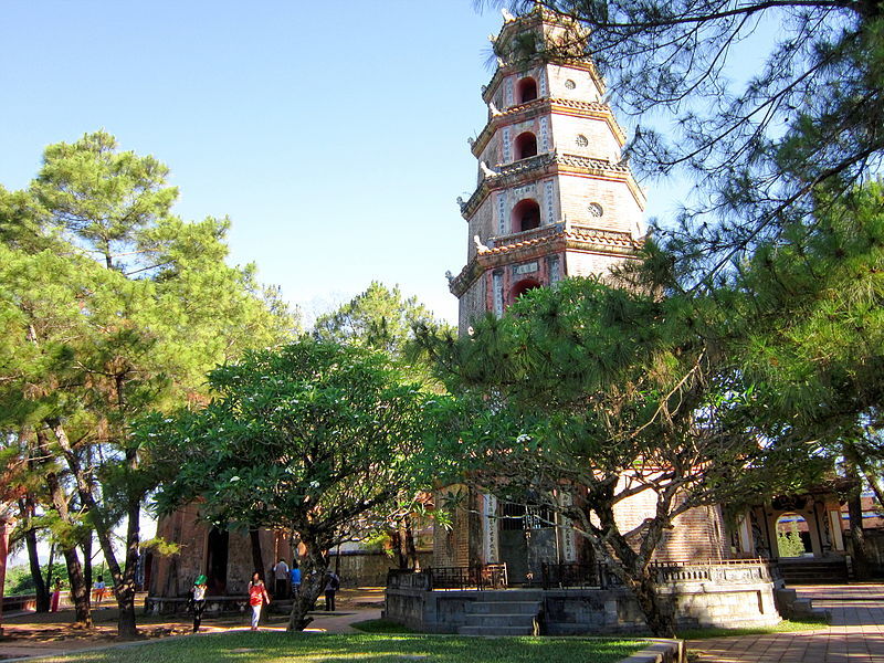 Vietnam tours 9 days Thien Mu Pagoda.jpeg